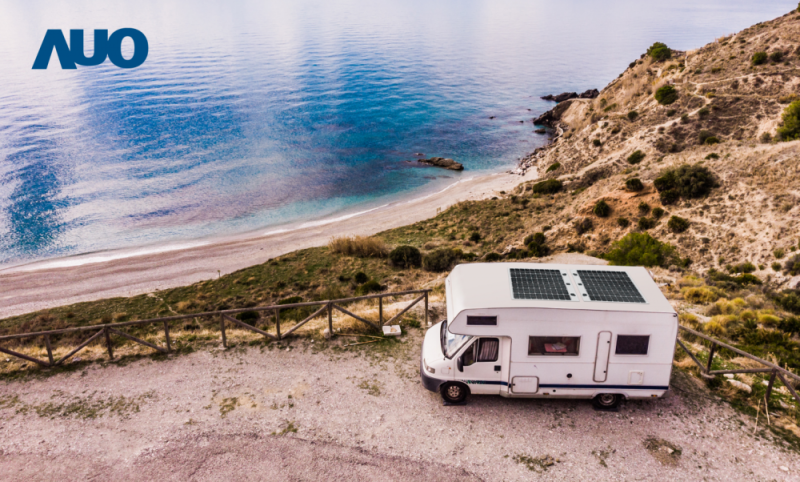 「可撓輕量化太陽光電板SunCurva」使用輕量特殊耐候型複合板取代傳統太陽能板的玻璃前板，不僅降低70%重量，每米平方僅3Kg；具有抗衝擊性能及通過電磁相容性測試，可應用於交通運輸工具，如露營車、遊艇等